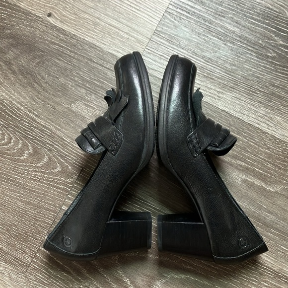 BORN - Picture 7 of 17